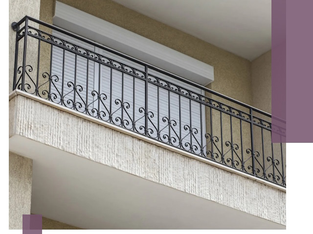 Балконные ограждения из металла и стекла в Лобне для домов