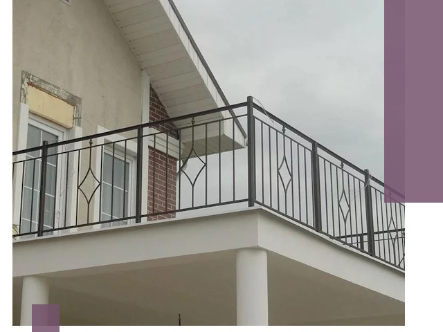 Изготовление балконных ограждений в Лобне из металла и стекла