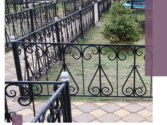 Кованые газонные ограждения под ключ в Лобне