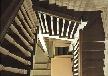 Бетонная лестница, обшивка дуб